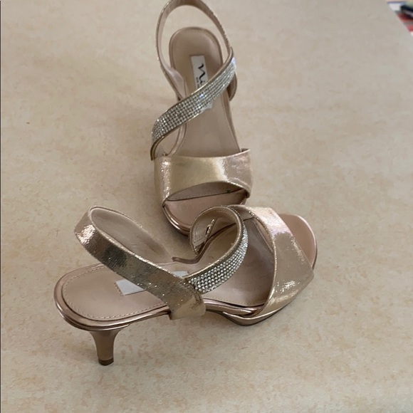 Gold Sandles with heels - Picture 4 of 5
